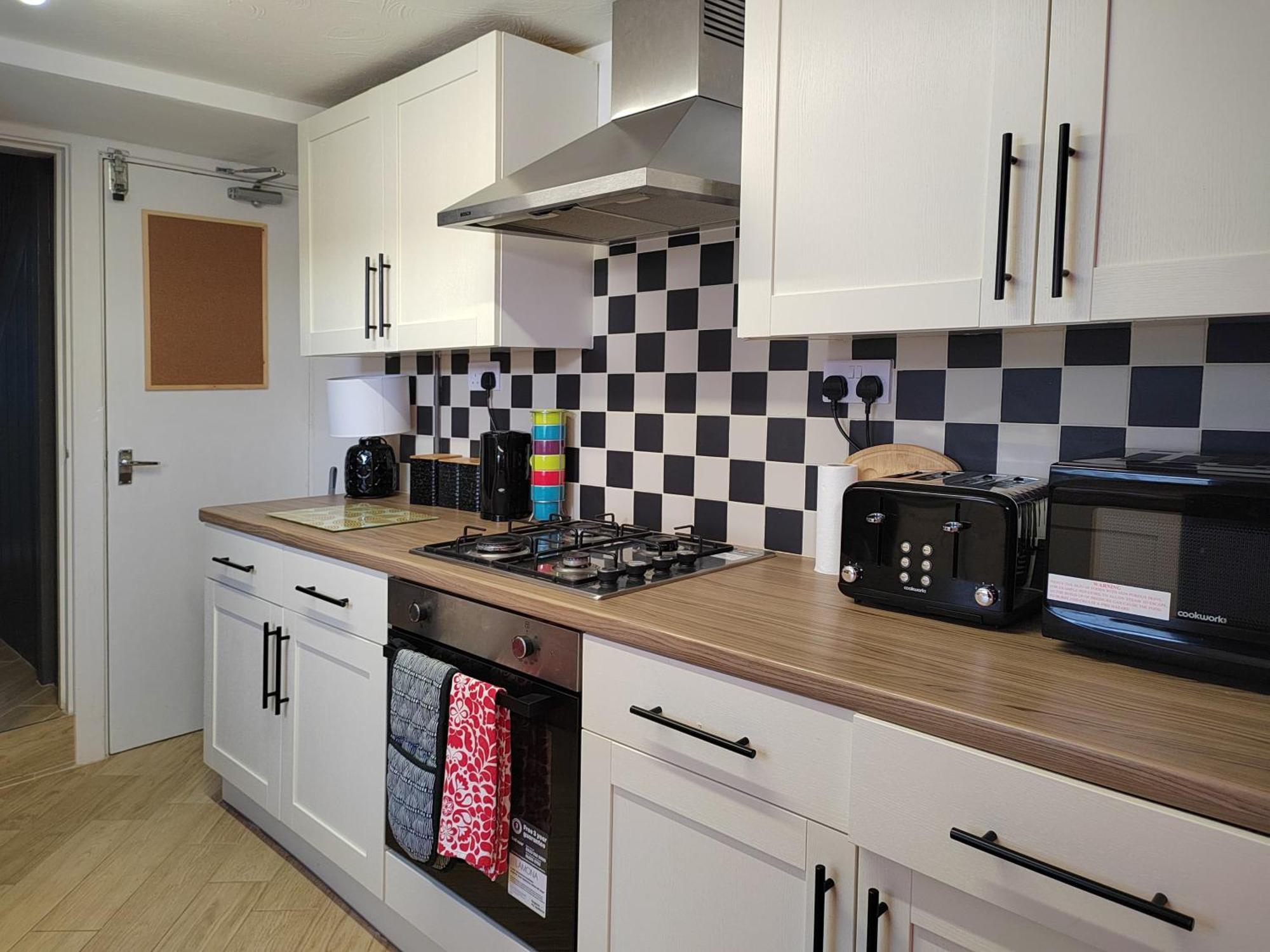 Granville 5Br Townhouse - Ideal For Groups, Families Or Contractors By Suitely كيلتنهام المظهر الخارجي الصورة